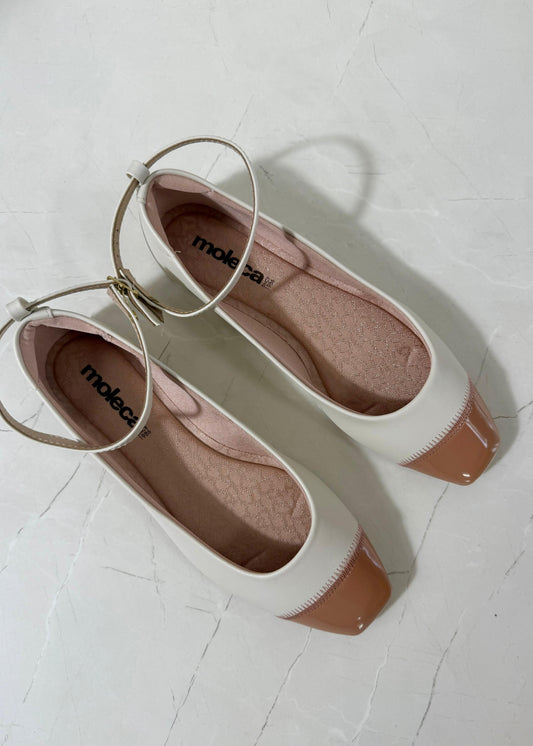 Moleca Flats Classic Bicolor Off White and Camel