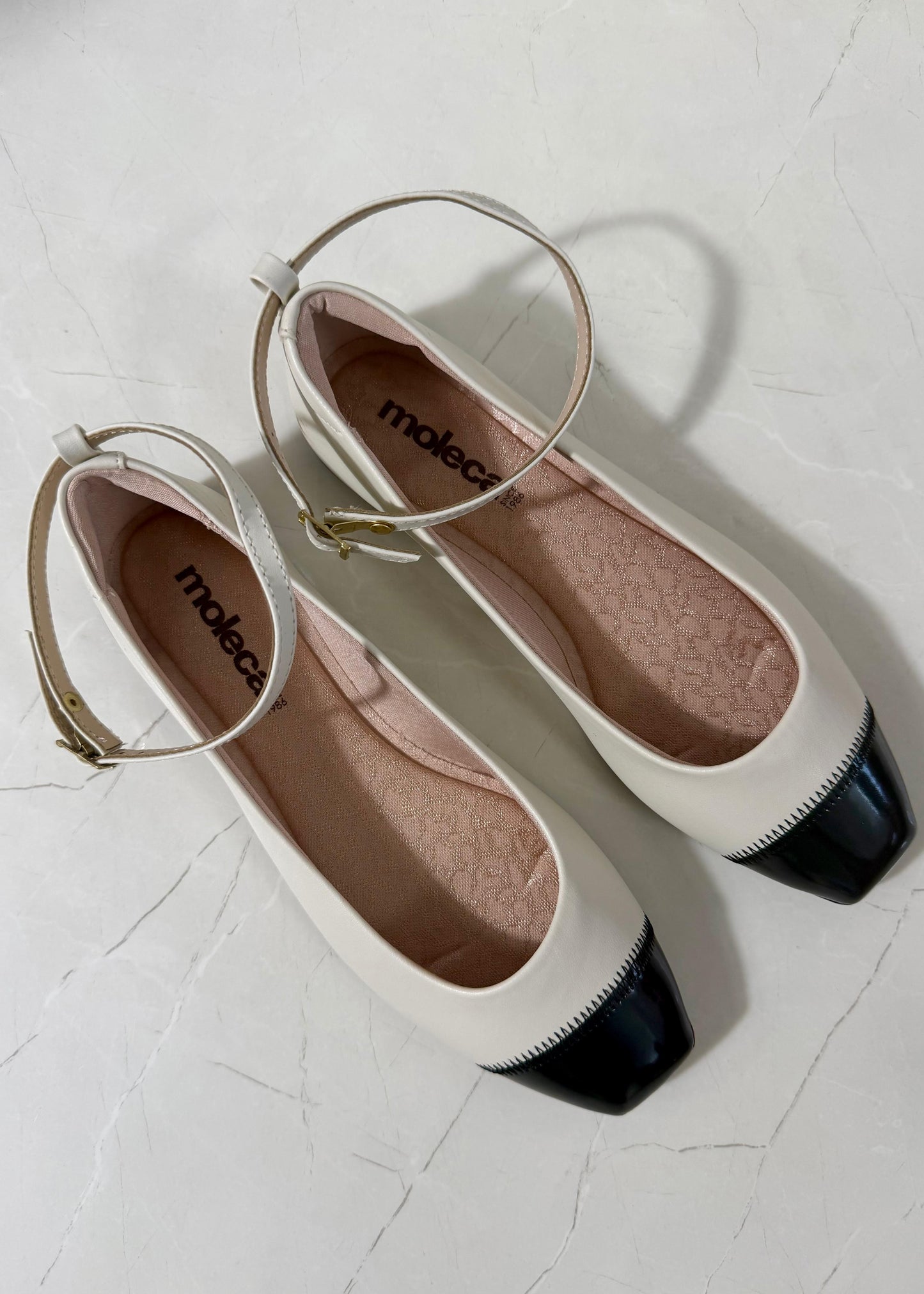 Moleca Flats Classic Bicolor Off White and Black