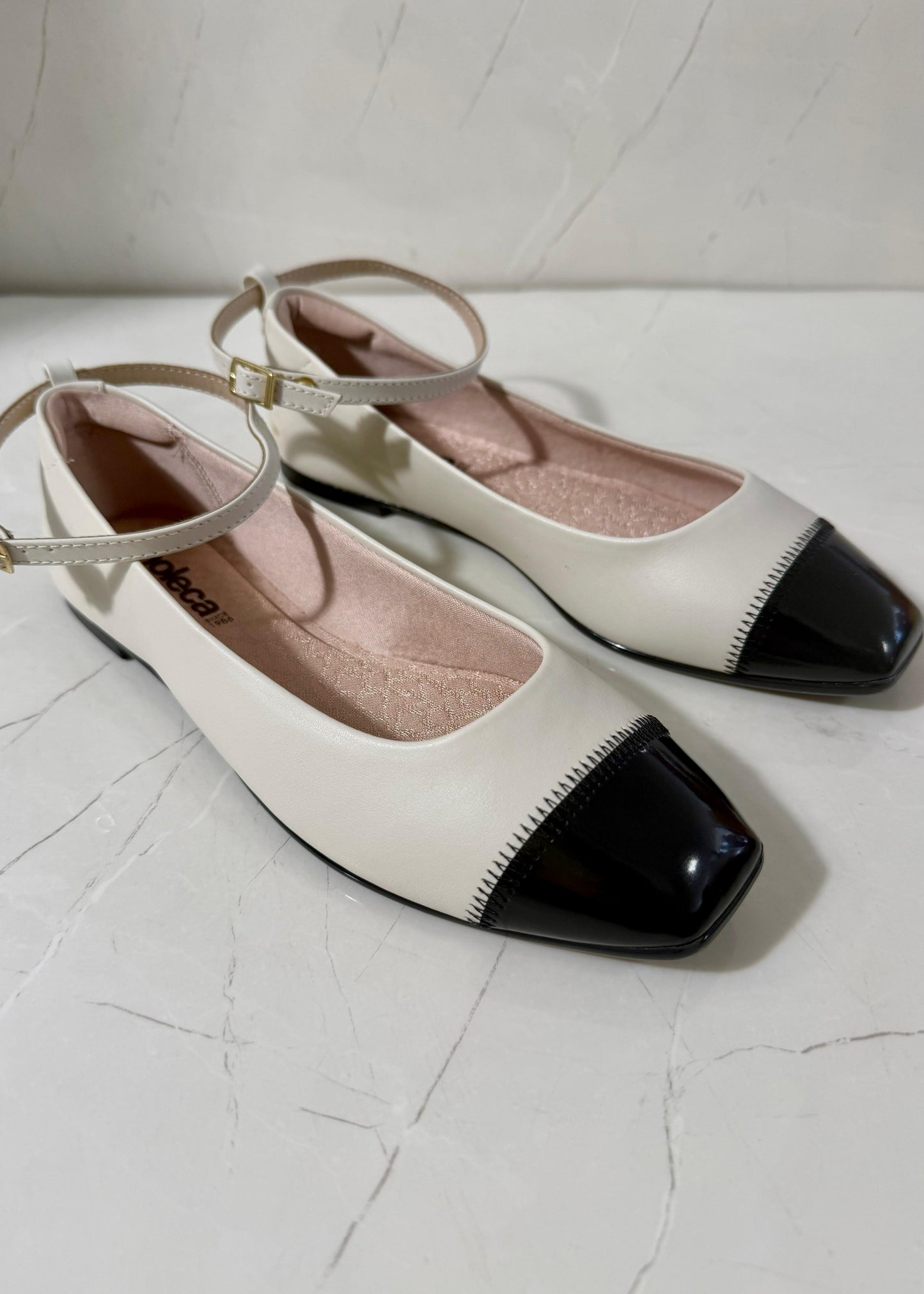 Moleca Flats Classic Bicolor Off White and Black