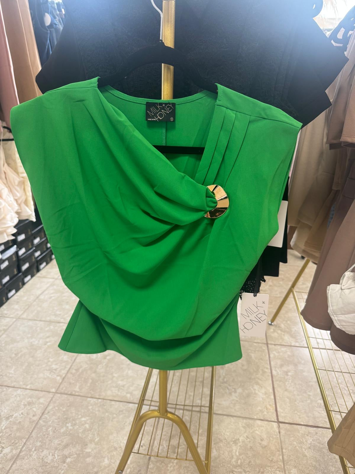 Blusa Milk and Honey Verde detallle dorado