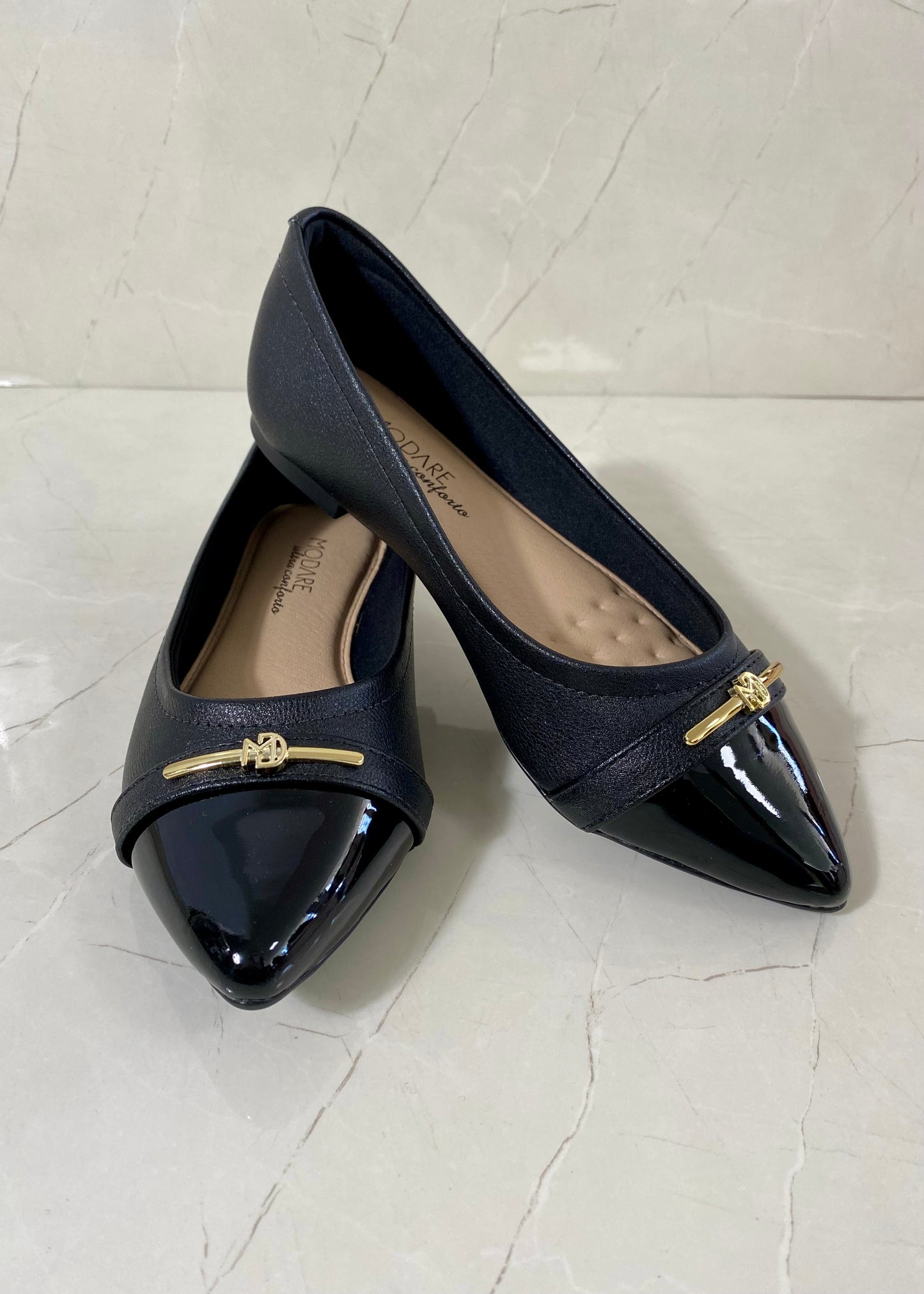 Modare Flats Black Detalle Dorado