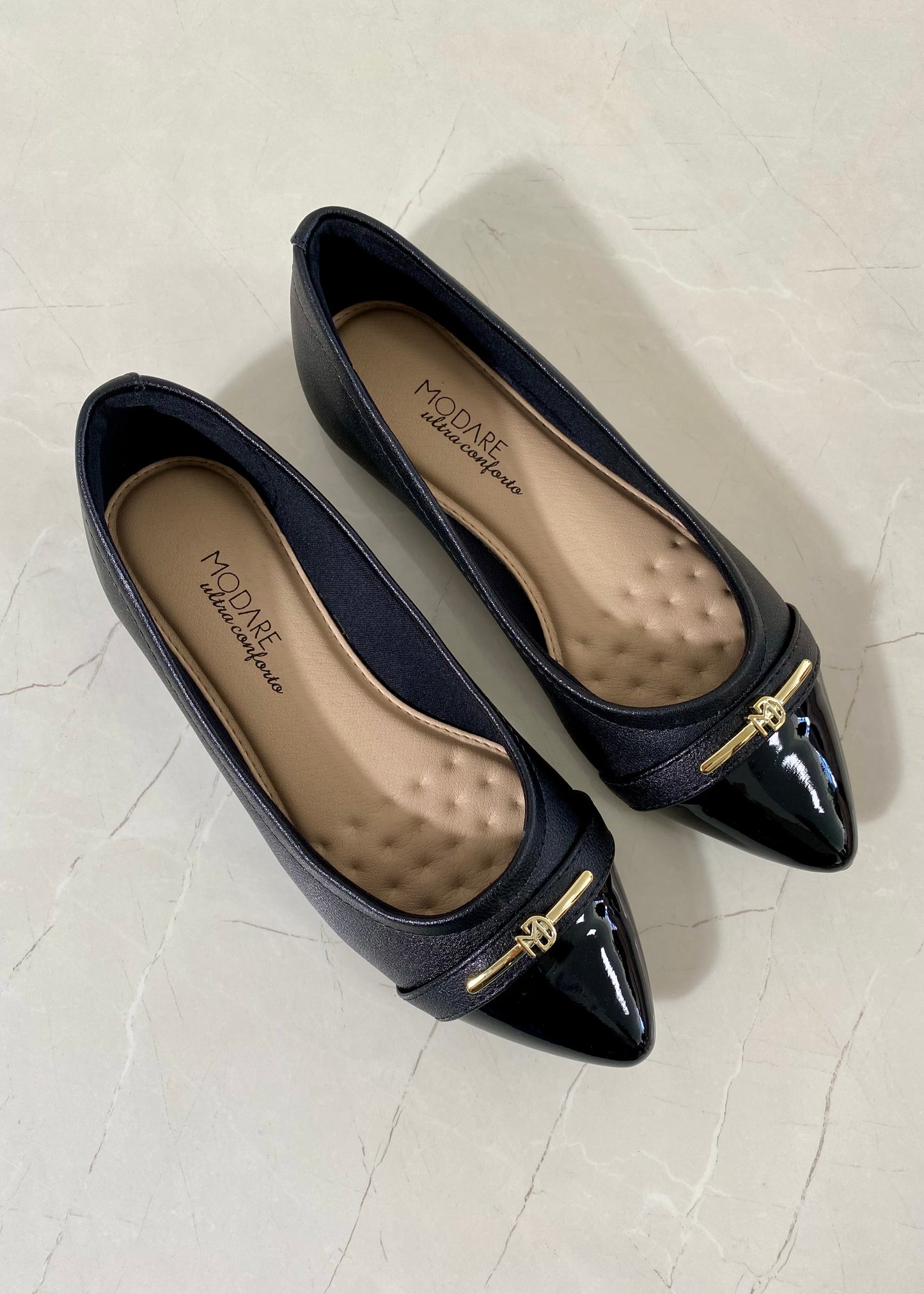 Modare Flats Black Detalle Dorado