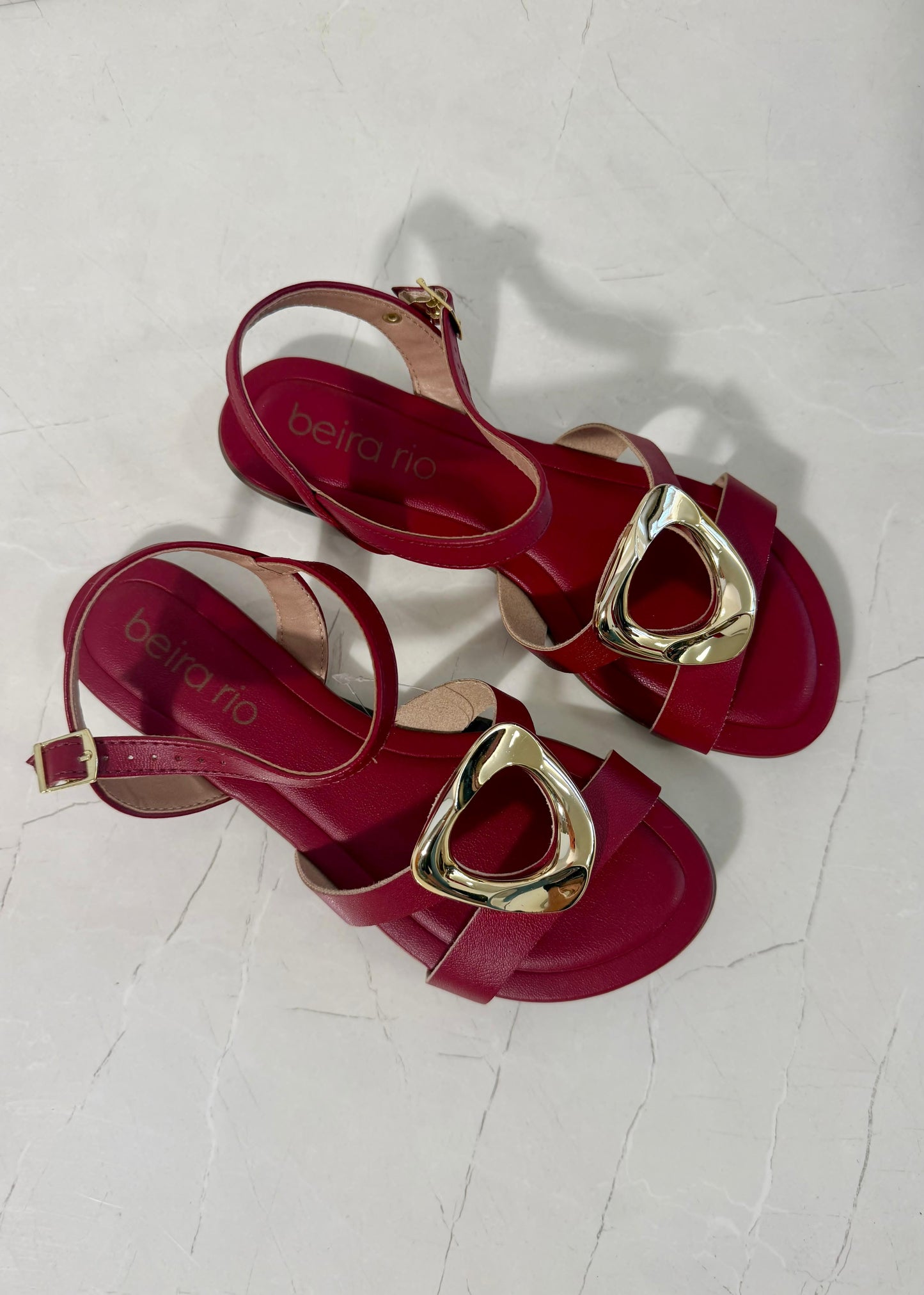 Beira Rio Sandal Detalle Dorado Cherry